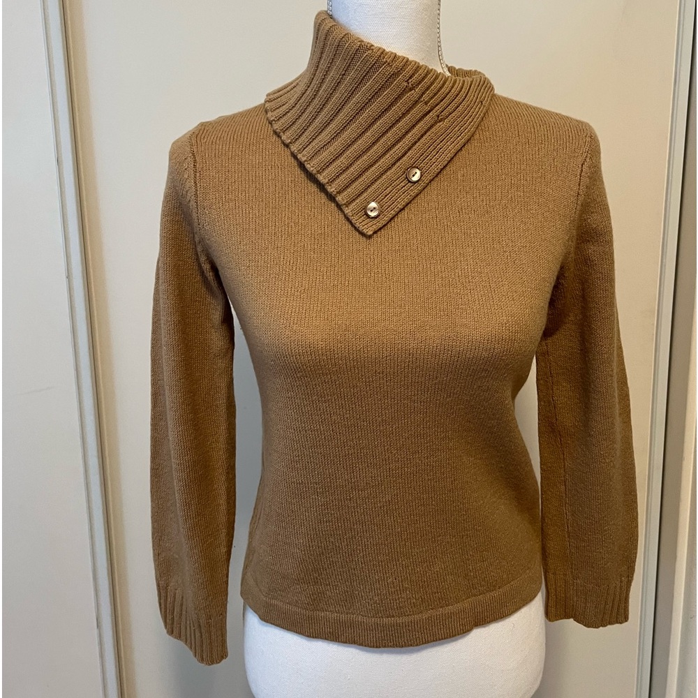 Stylish sweater perfect for the fall and winter months!